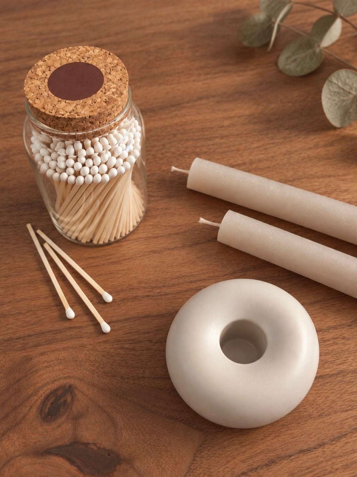 Set "Leise Momente": 2 Stabkerzen, Streichholzglas & Kerzenhalter