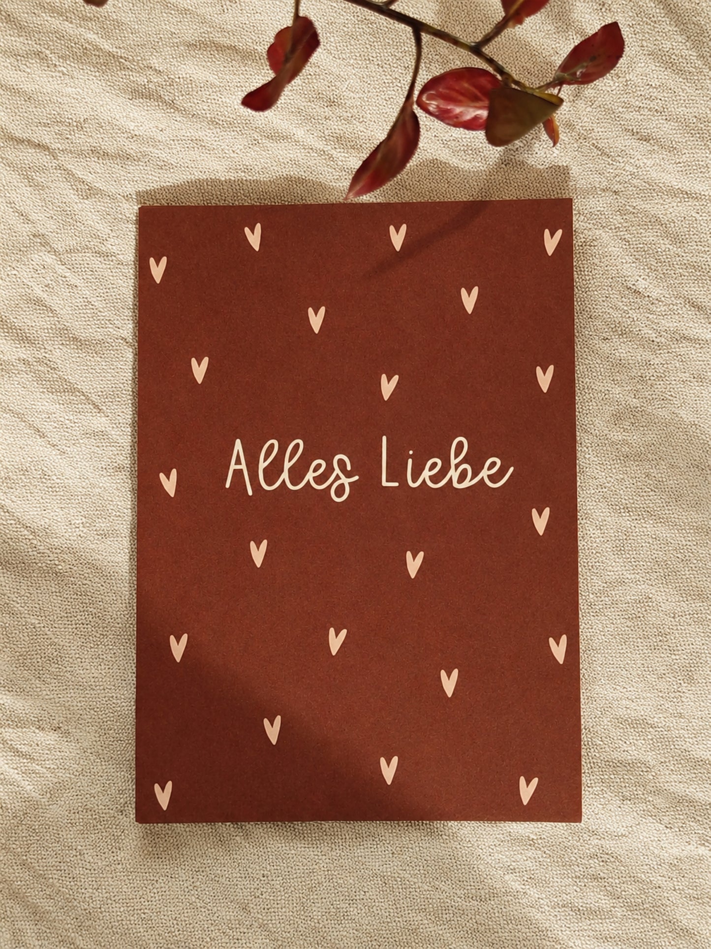 Postkarte "Alles Liebe" auf hellem Stoff